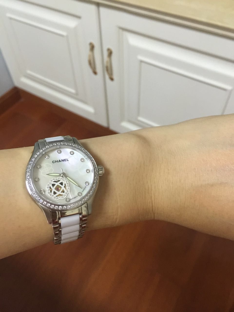  香奈儿 J12系列  镶钻精钢表盘  日本进口全自动机械机芯 高端女士腕表 白面款 / XNR014B 