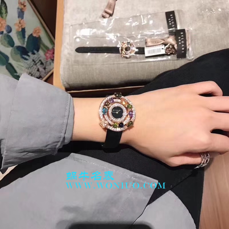 宝格丽astrale珠宝系列腕表闪亮登场 限量发售 按订货顺序出货 黄金镶嵌彩面宝石 / BG011