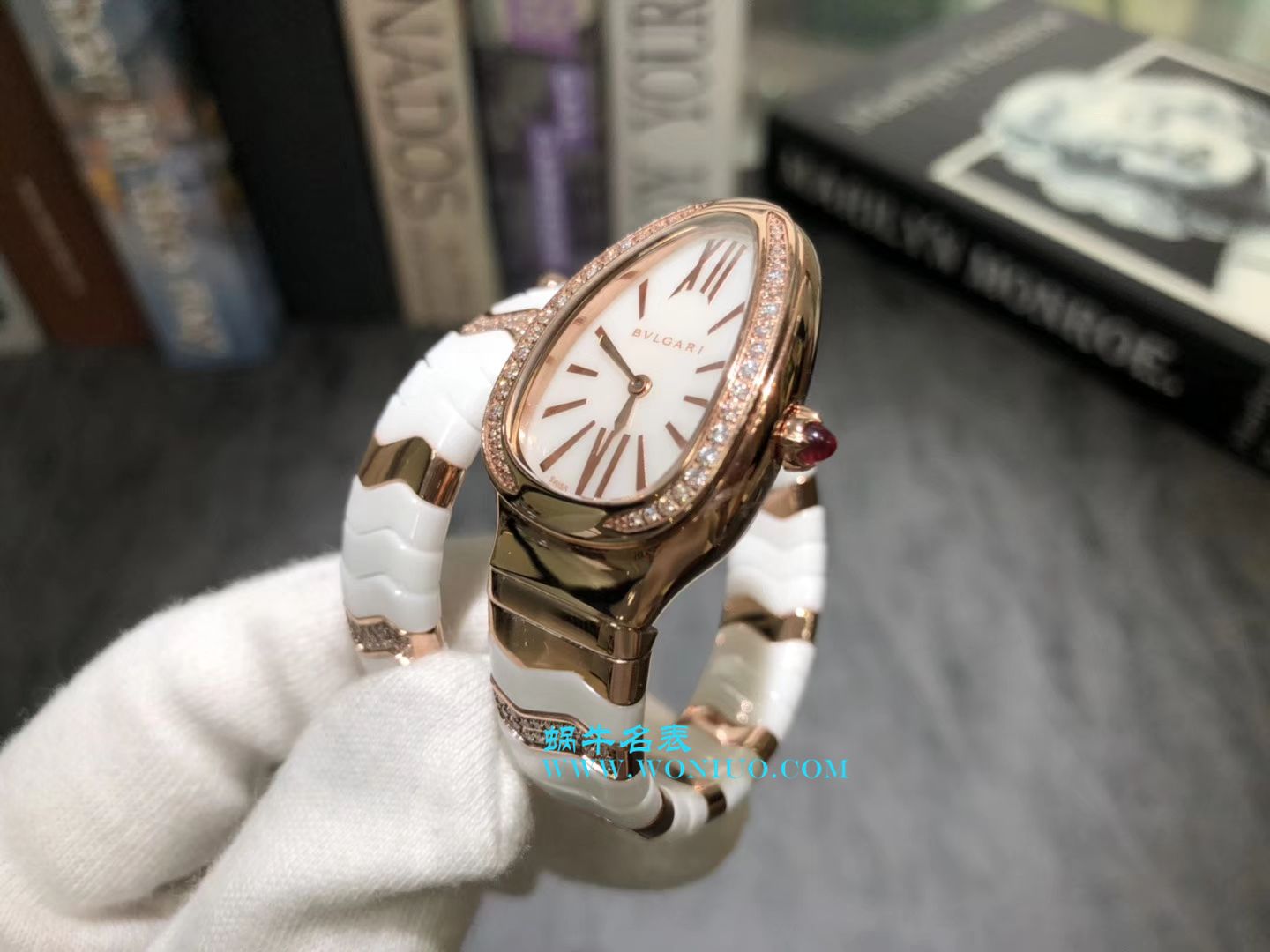 宝格丽Serpenti Spiga系列腕表集女性制表工艺之大成蛇形腕表 / BG005