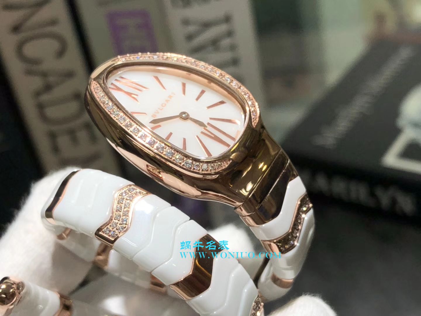 宝格丽Serpenti Spiga系列腕表集女性制表工艺之大成蛇形腕表 / BG005