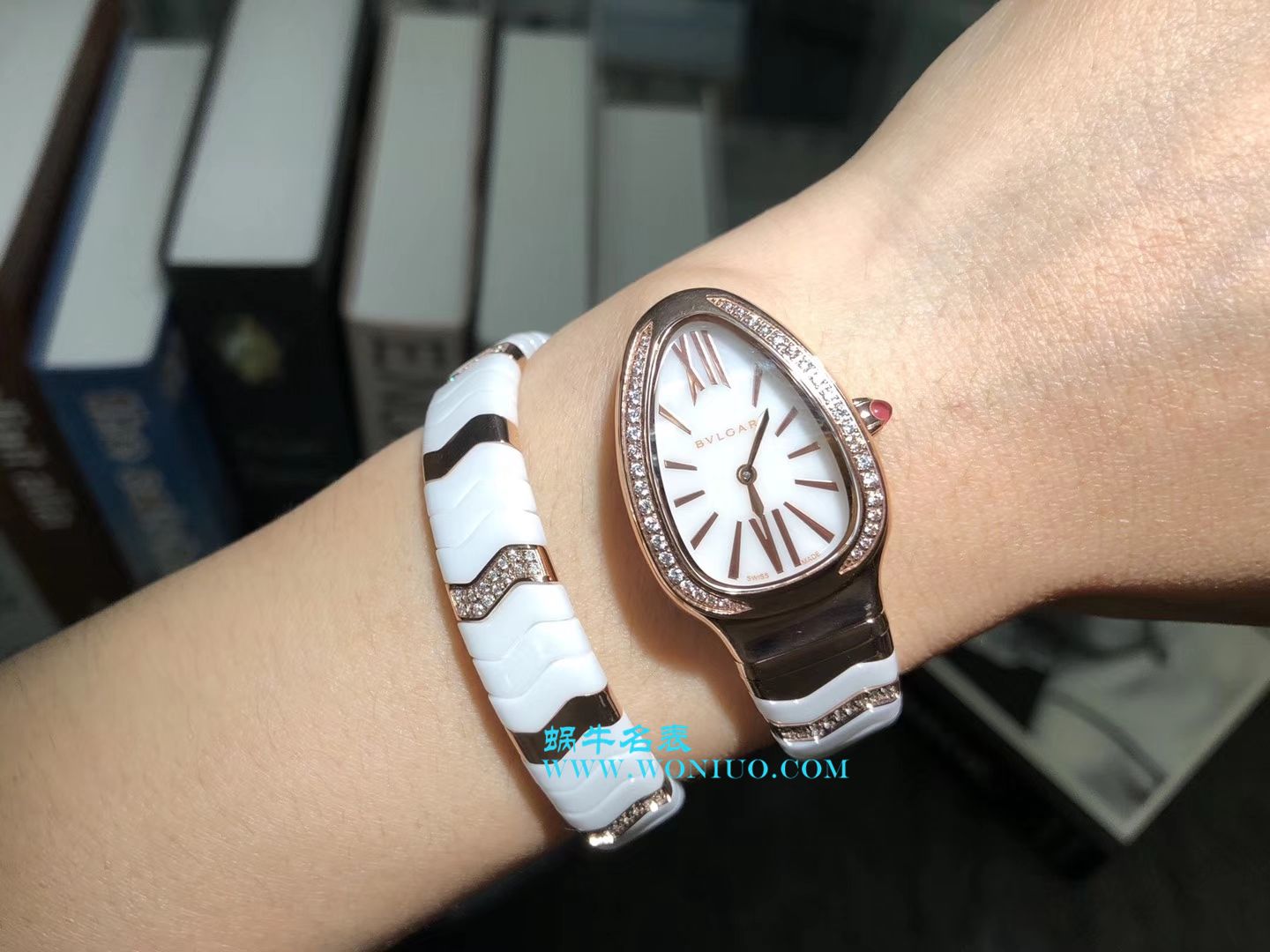 宝格丽Serpenti Spiga系列腕表集女性制表工艺之大成蛇形腕表 / BG005