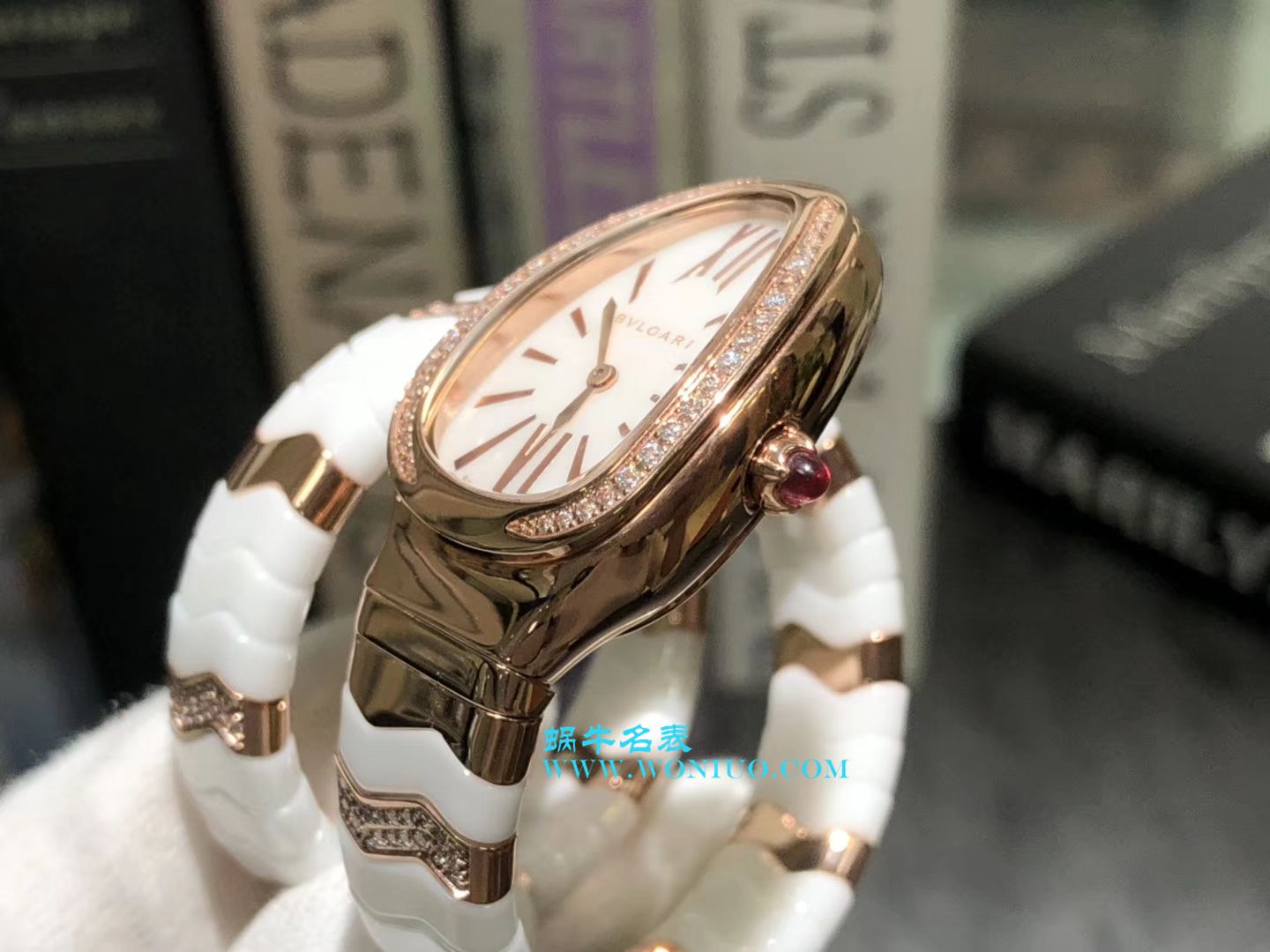 宝格丽Serpenti Spiga系列腕表集女性制表工艺之大成蛇形腕表 / BG005