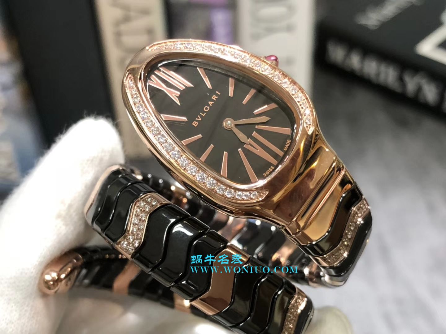 宝格丽Serpenti Spiga系列腕表集女性制表工艺之大成蛇形腕表 / BG005