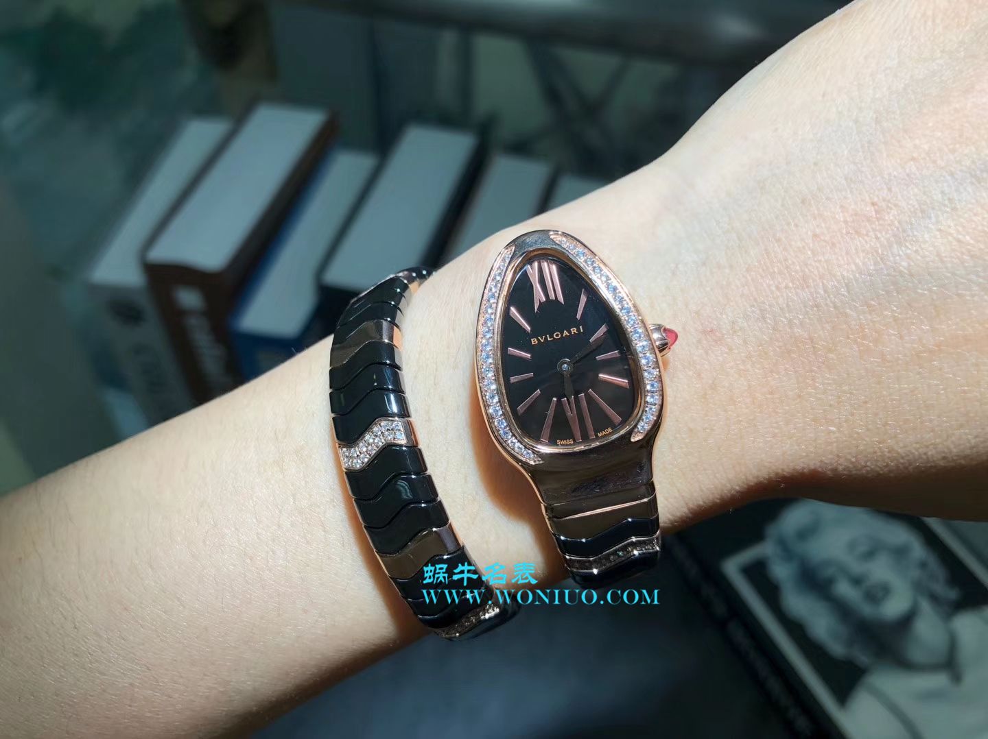 宝格丽Serpenti Spiga系列腕表集女性制表工艺之大成蛇形腕表 / BG005