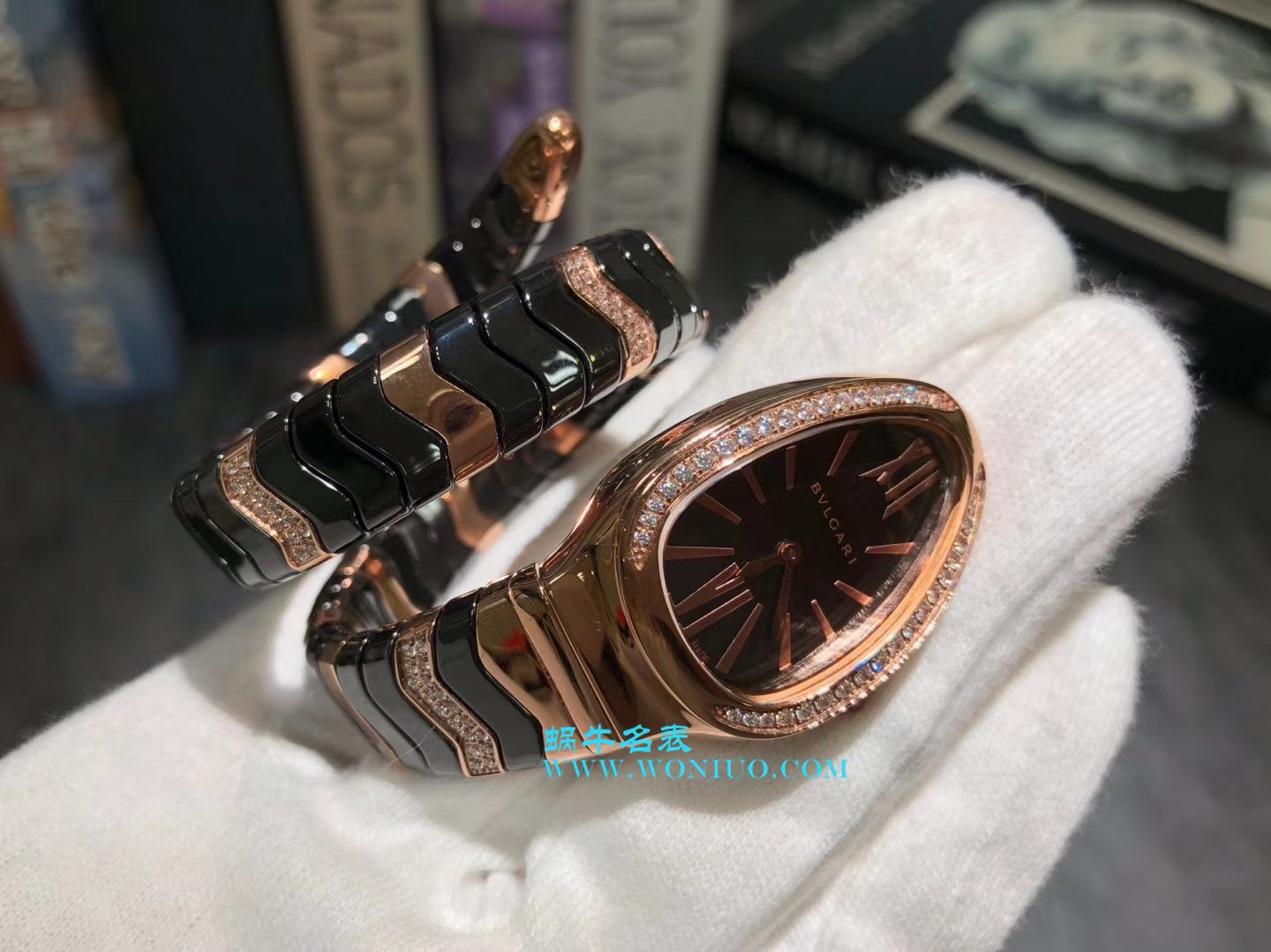 宝格丽Serpenti Spiga系列腕表集女性制表工艺之大成蛇形腕表 / BG005