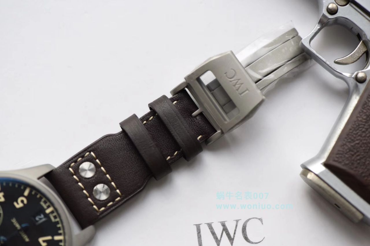 YL最新力作 腕表型号：IW501004）万国高仿复刻IWC这款大型飞行员传承腕表 / WG321