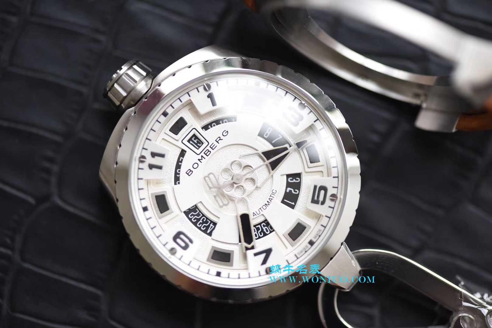 BB FACTORY 巧思之作【一表两用 奇思妙构】BBF出品BOMBERG BOLD系列腕表劲酷登场， / BB002