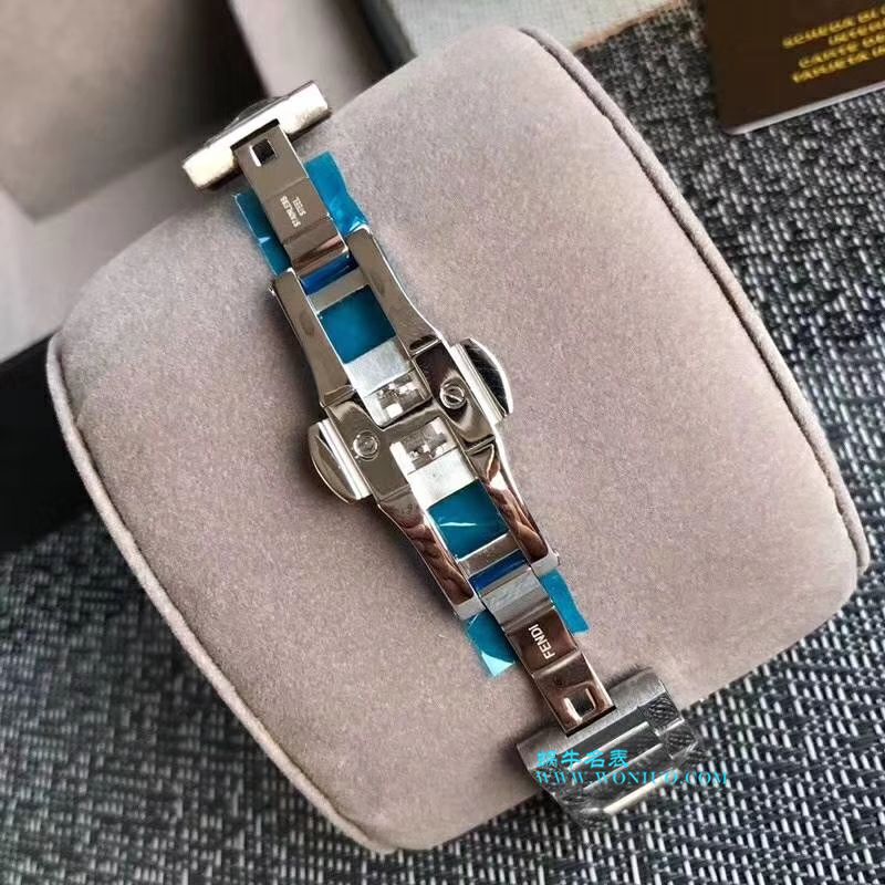 FENDI芬迪小怪兽石英计时男女中性手表（张艺兴同款） / Fendi990