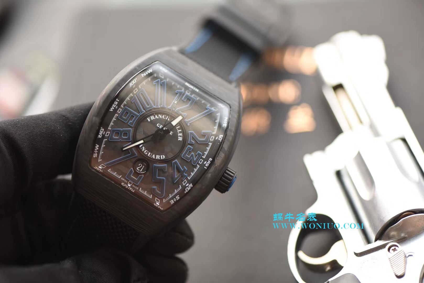 法穆兰FRANCK MULLER复刻高仿再创新作V45在夜幕低垂之时，Vanguard Carbon  fibre 展现充满未来感的外型，令人耳目一新 / FL026