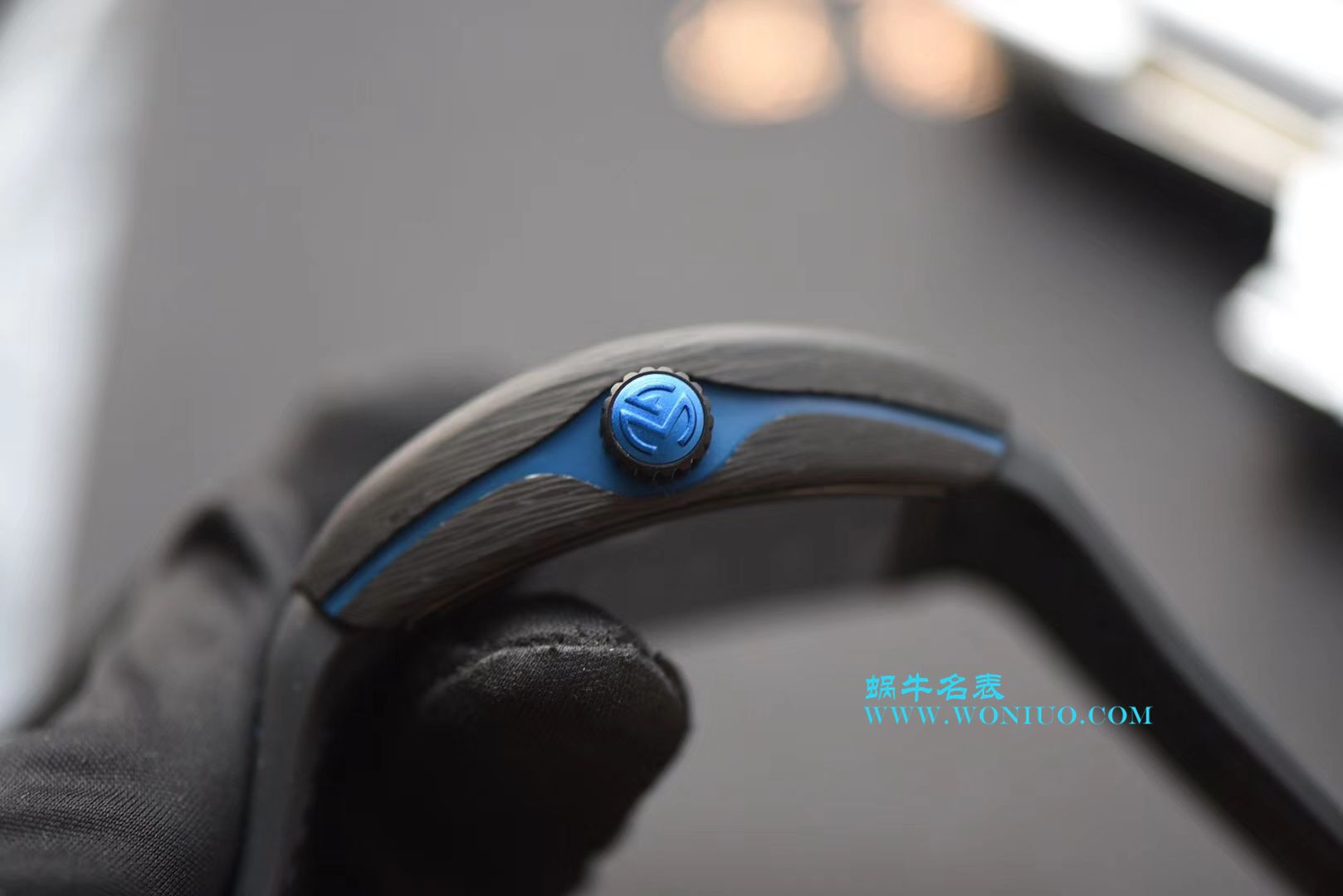 法穆兰FRANCK MULLER复刻高仿再创新作V45在夜幕低垂之时，Vanguard Carbon  fibre 展现充满未来感的外型，令人耳目一新 / FL026