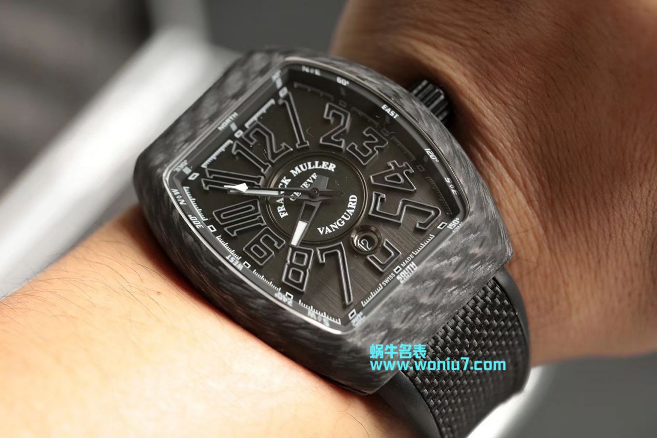 法穆兰FRANCK MULLER复刻高仿再创新作V45在夜幕低垂之时，Vanguard Carbon  fibre 展现充满未来感的外型，令人耳目一新 / FL026