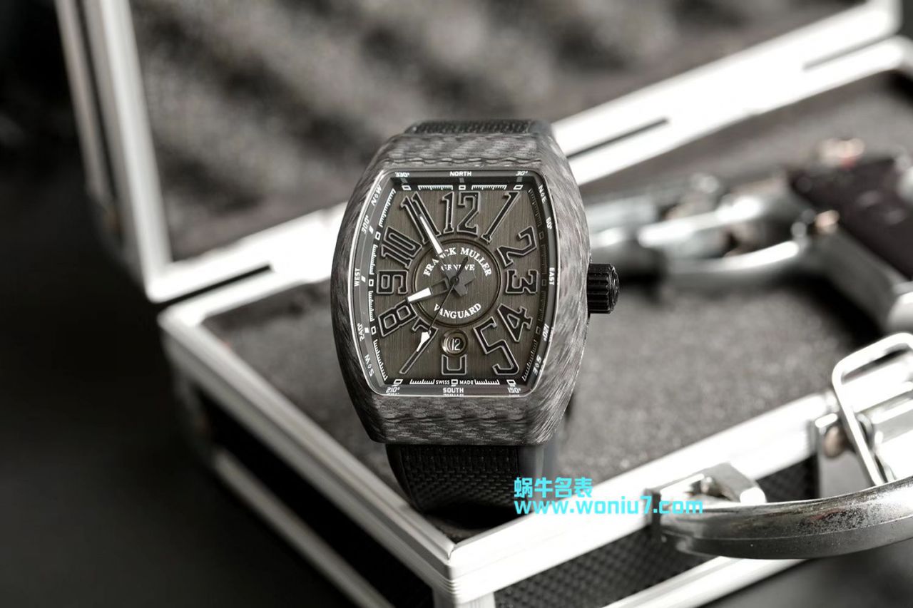 法穆兰FRANCK MULLER复刻高仿再创新作V45在夜幕低垂之时，Vanguard Carbon  fibre 展现充满未来感的外型，令人耳目一新 / FL026
