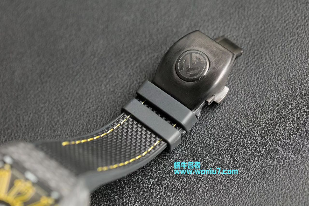 法穆兰FRANCK MULLER复刻高仿再创新作V45在夜幕低垂之时，Vanguard Carbon  fibre 展现充满未来感的外型，令人耳目一新 / FL026