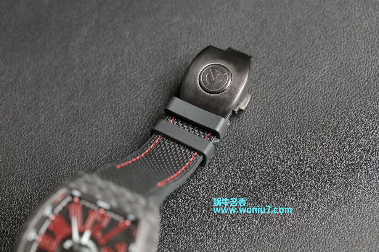 法穆兰FRANCK MULLER复刻高仿再创新作V45在夜幕低垂之时，Vanguard Carbon  fibre 展现充满未来感的外型，令人耳目一新 / FL026