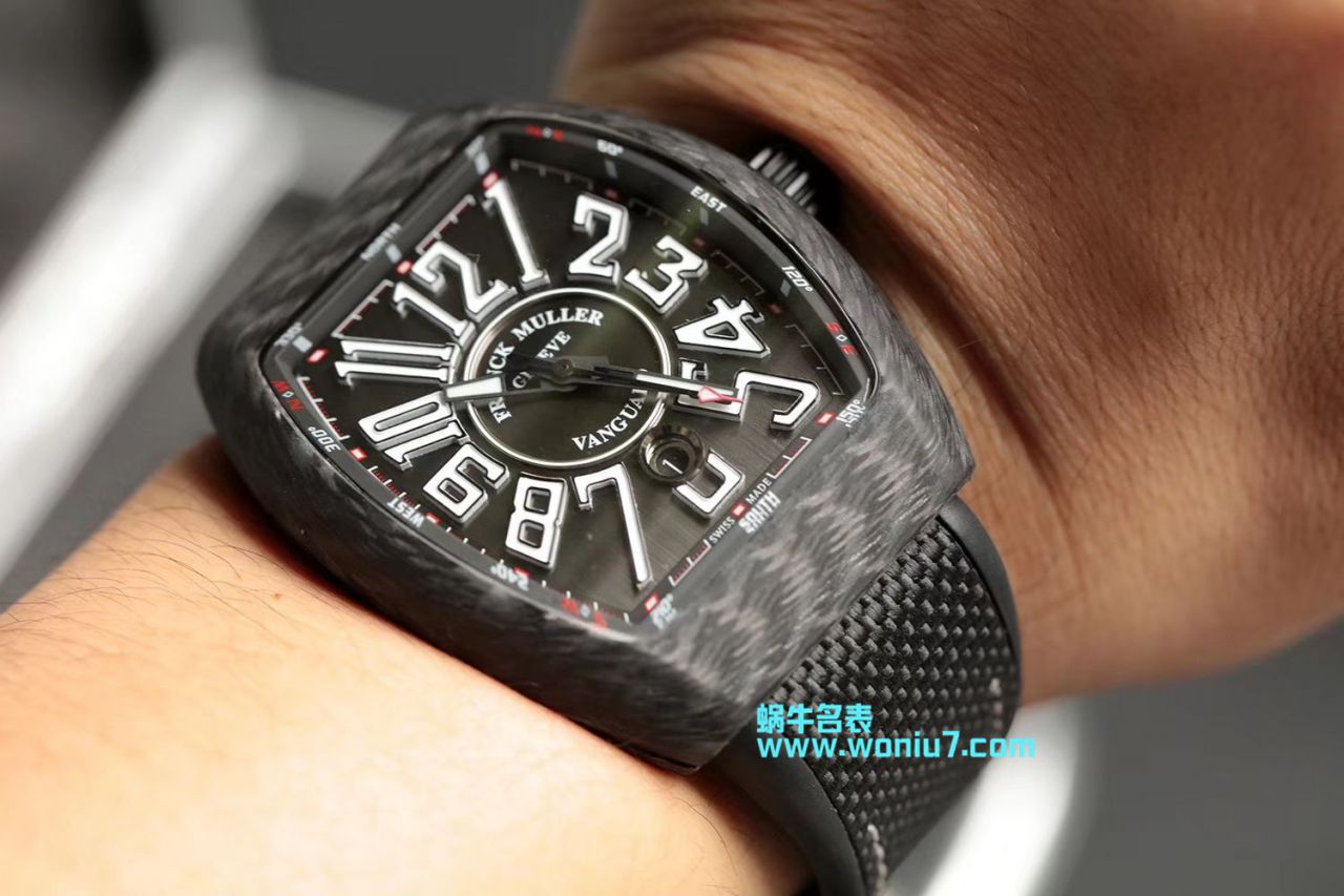 法穆兰FRANCK MULLER复刻高仿再创新作V45在夜幕低垂之时，Vanguard Carbon  fibre 展现充满未来感的外型，令人耳目一新 / FL026