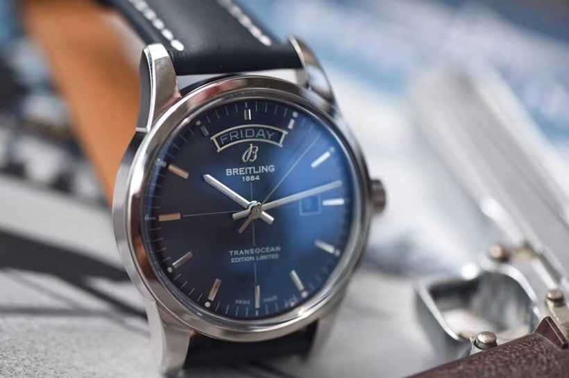 【视频评测复刻表和正品表的区别】V7出品百年灵越洋系列星期日历款超级副本 / BL100