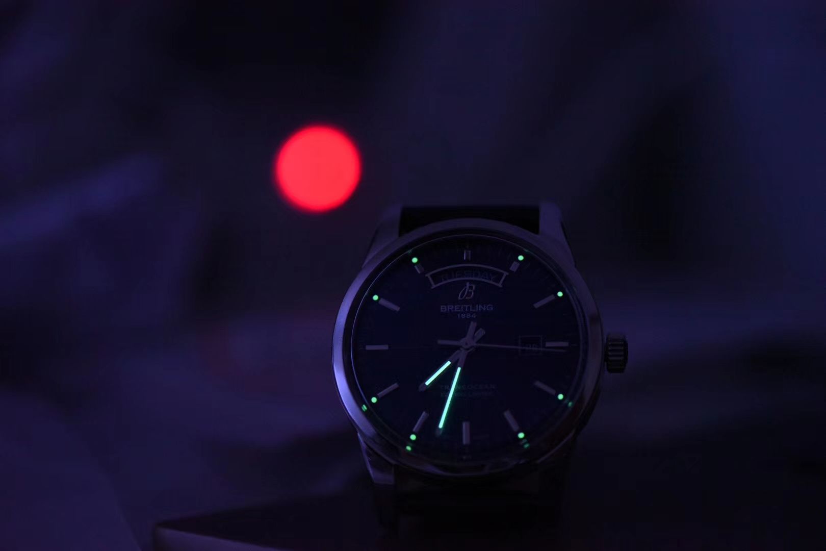 【视频评测复刻表和正品表的区别】V7出品百年灵越洋系列星期日历款超级副本 / BL100