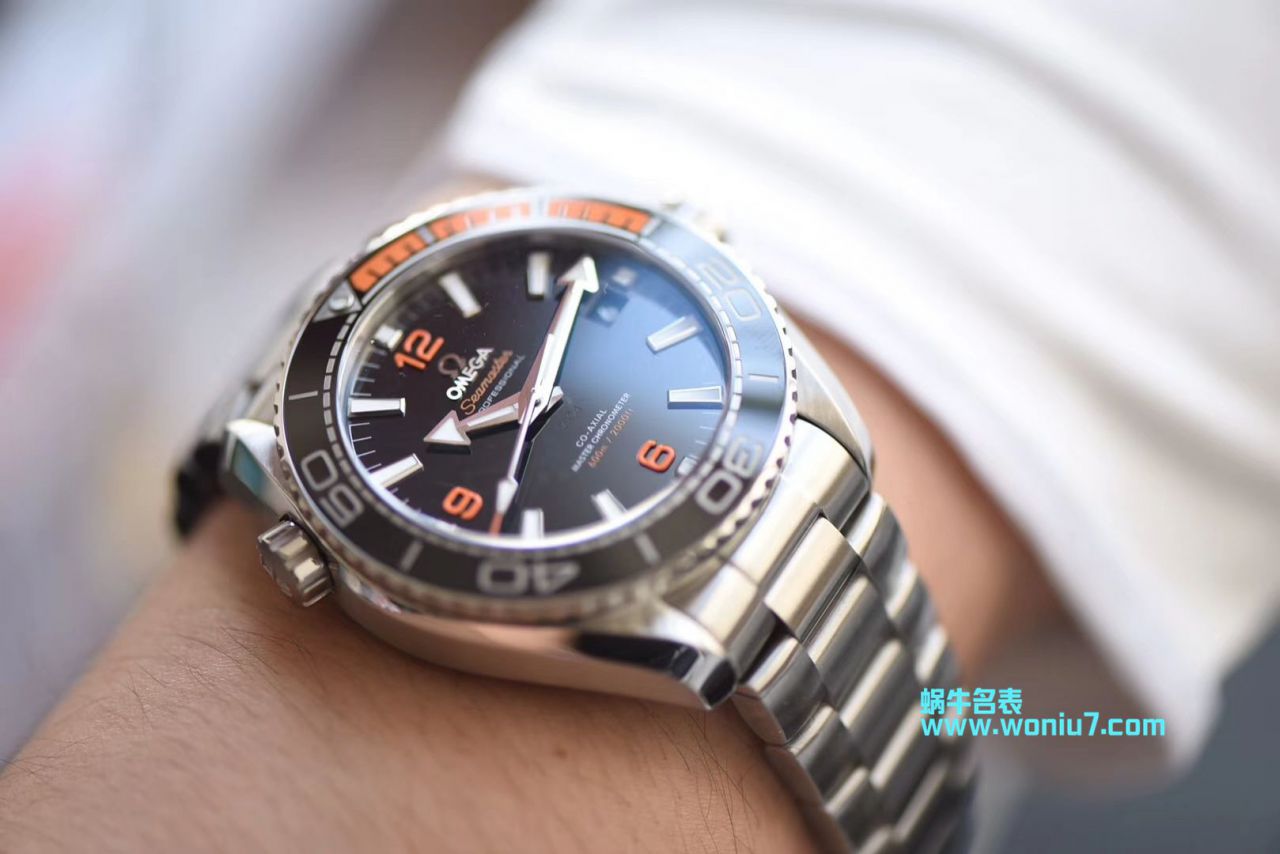 【视频评测vs厂复刻欧米茄手表】欧米茄海马系列215.32.44.21.01.001腕表VS四分之一橙终极版本 / M388