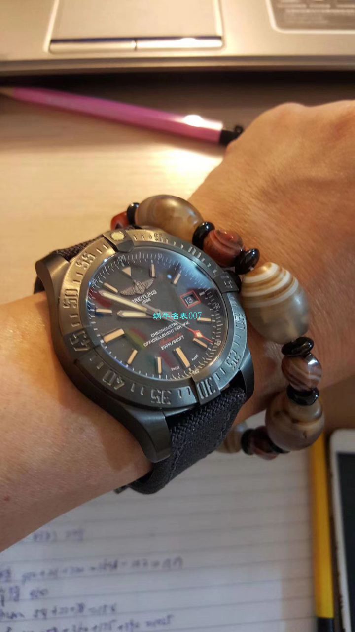 原单新款，百年灵复仇者黑鸟，44mm，原厂钛金属表壳 / BL087