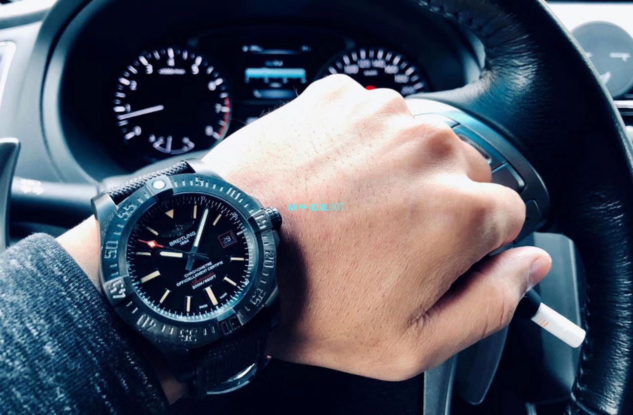 原单新款，百年灵复仇者黑鸟，44mm，原厂钛金属表壳 / BL087