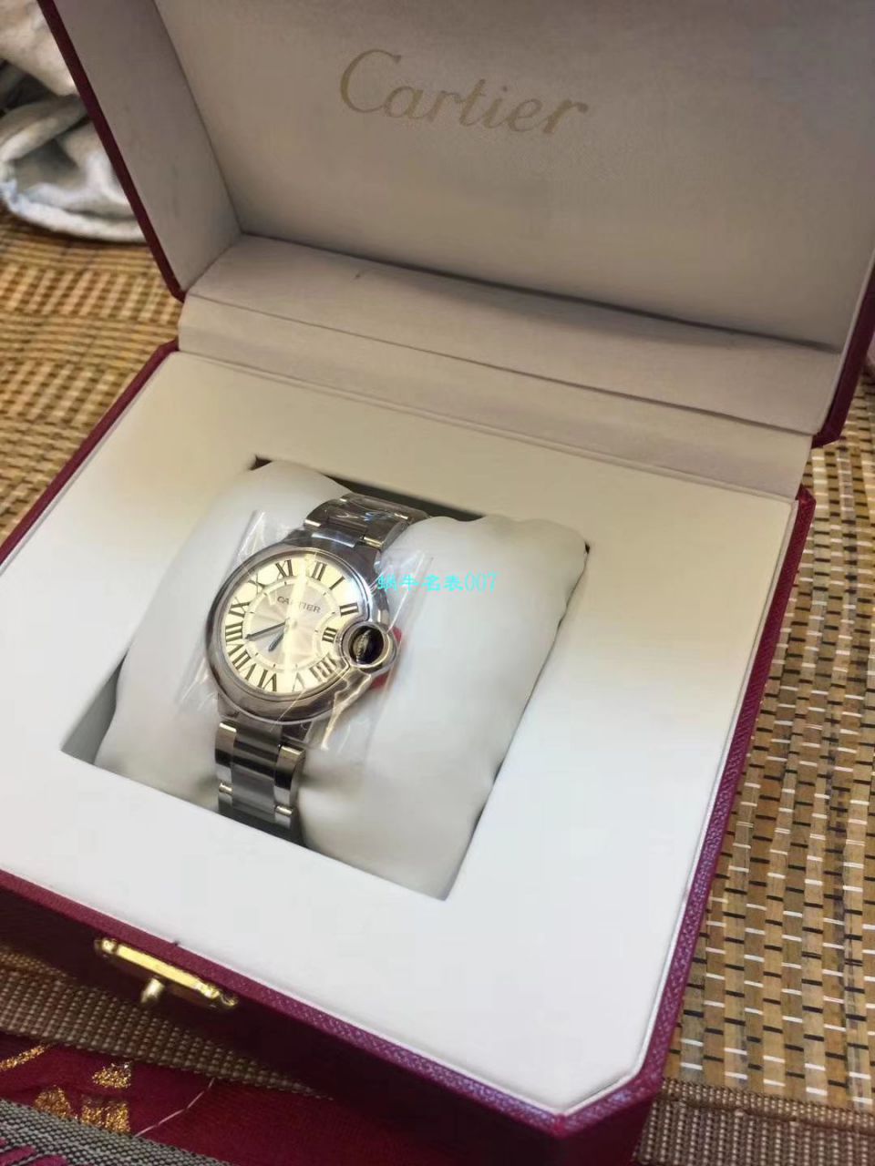 【独家视频测评V6厂一比一高精仿手表】卡地亚蓝气球系列W6920084女士33毫米石英腕表 / KAC080