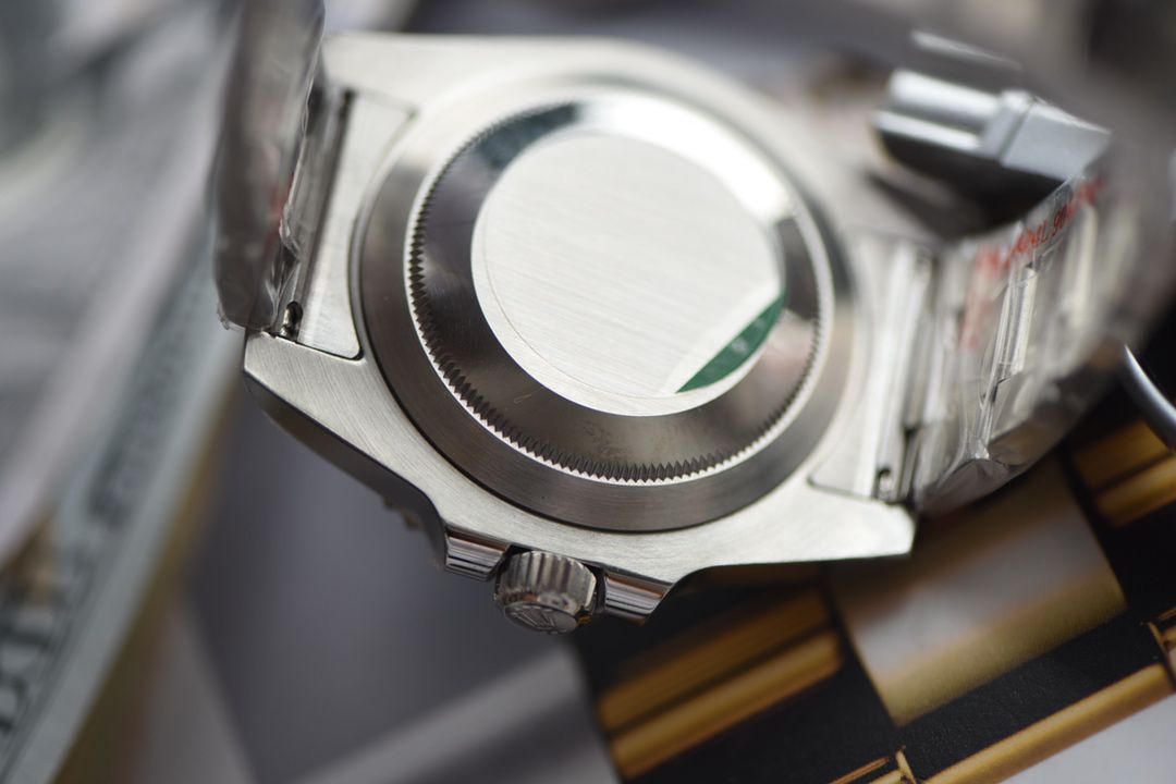 【视频评测最完‎美复刻高仿​Rolex绿水鬼‎SUBN厂V10升​级版】劳力士潜航者型系列116610LV-97200绿盘腕表 / R392