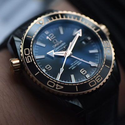 【视频评测VS厂深海之黑间金之王】欧米茄海洋宇宙600米复刻高仿手表215.63.46.22.01.001腕表