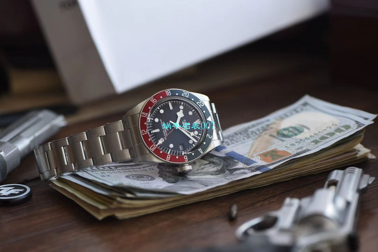【zf厂的帝舵怎么样，什么厂最好】帝舵碧湾格林尼治型“红蓝”复刻高仿M79830RB-0001腕表 / DT067