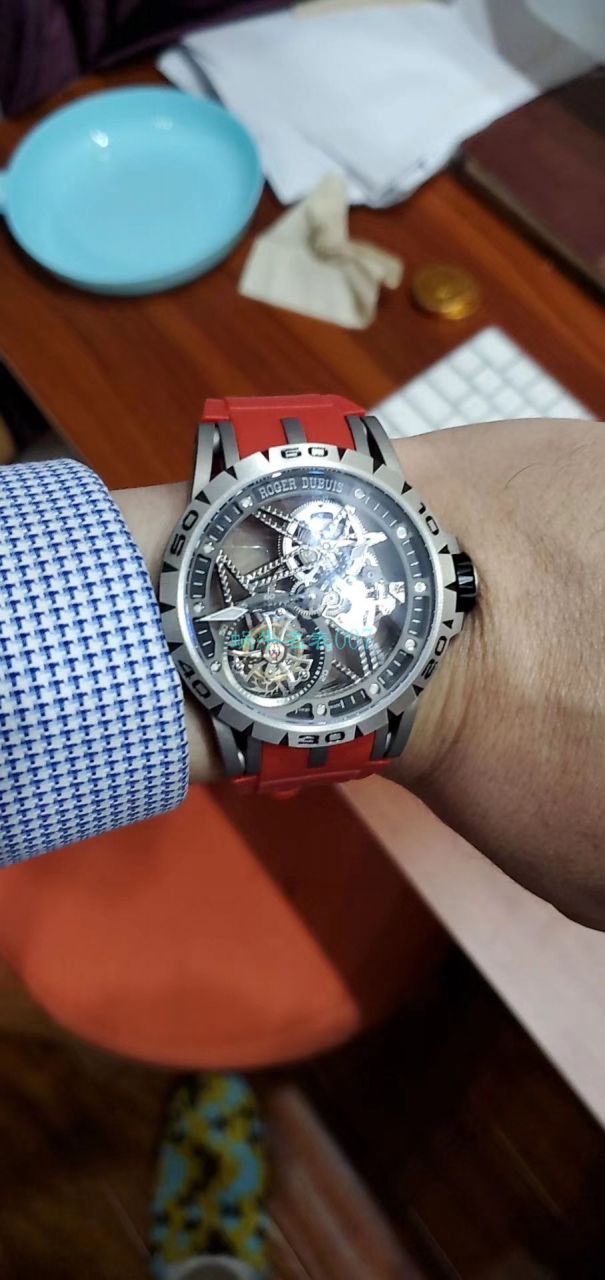 视频评测BBR厂官网顶级复刻陀飞轮罗杰杜彼Roger Dubuis王者高仿RDDBEX0479红面表带腕表 / LJ067