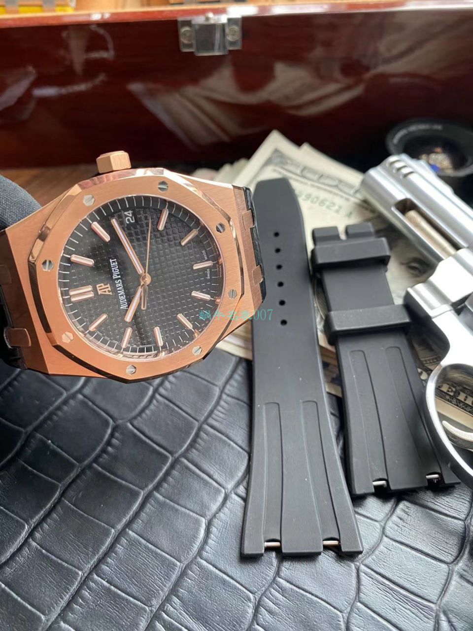 视频评测OM厂顶级复刻手表AP爱彼皇家橡树高仿15500OR.OO.D002CR.01腕表 / AP193