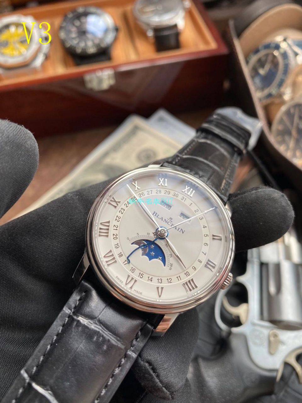 om厂宝珀6654月相v3【视频评测】超A高仿宝珀手表6654-1127-55B / BP073