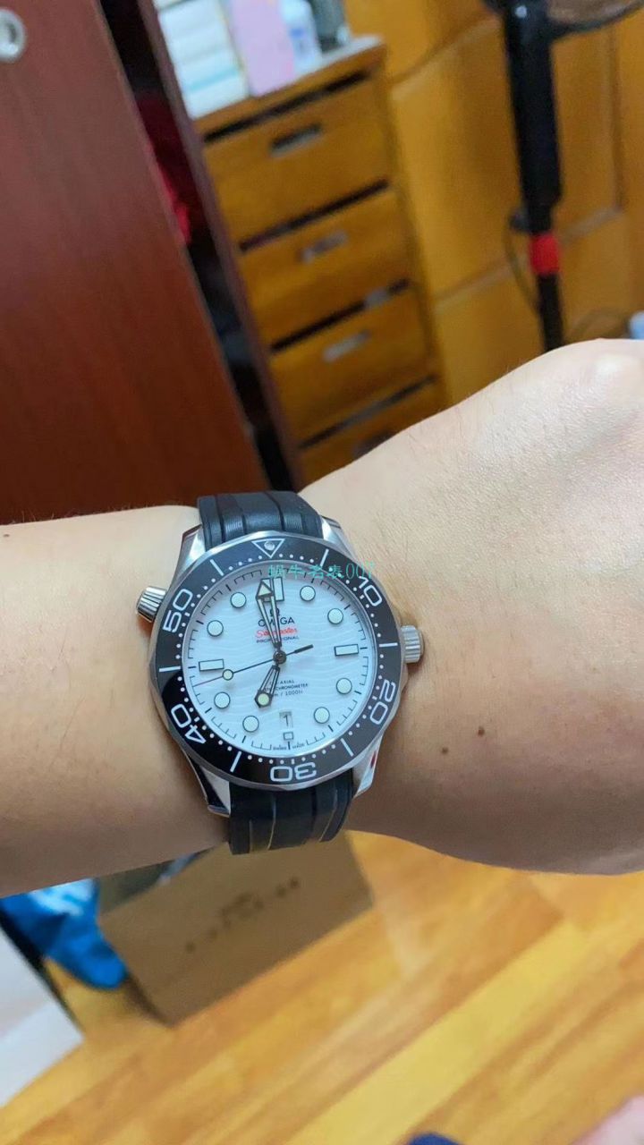 VS厂欧米茄海马Omega白陶瓷面盘300m复刻高仿210.32.42.20.04.001腕表 / M616