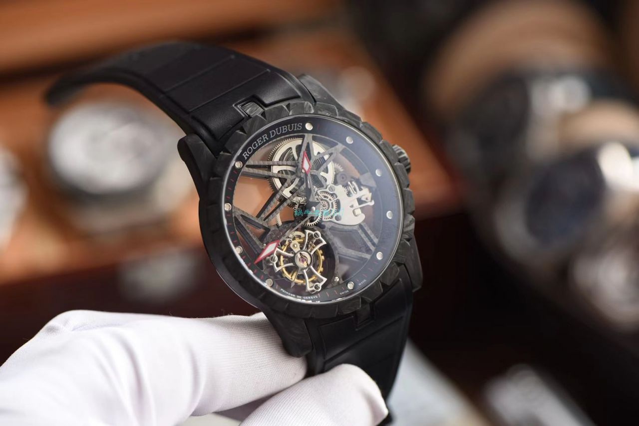 BBR厂罗杰杜彼Roger Dubuis王者系列碳纤维陀飞轮顶级复刻高仿手表DBEX0577腕表 / LJ092