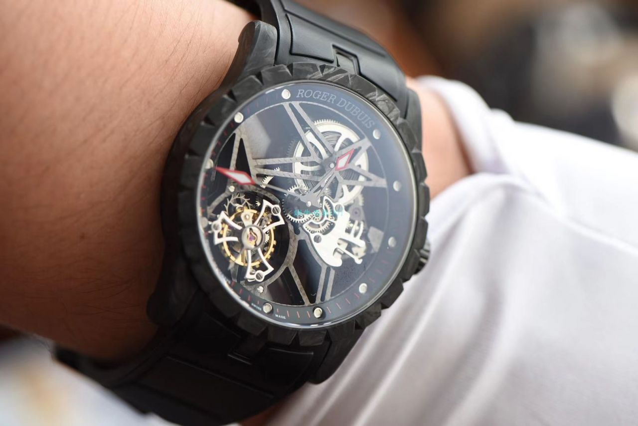 BBR厂罗杰杜彼Roger Dubuis王者系列碳纤维陀飞轮顶级复刻高仿手表DBEX0577腕表 / LJ092