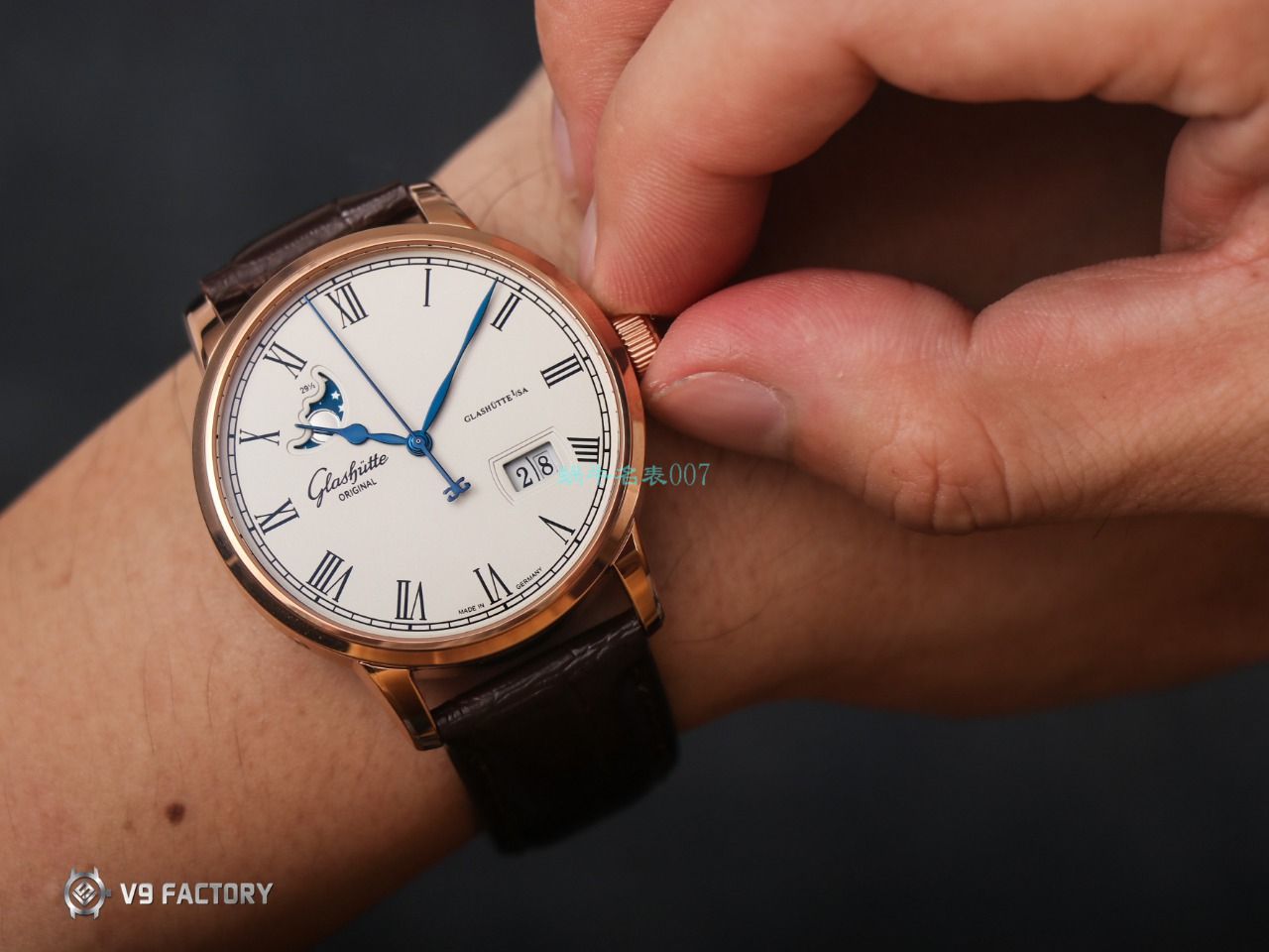 【视频最大的高仿手表网站】V9厂格拉苏蒂原创议员月相100-04-05-12-30腕表 / GLA069