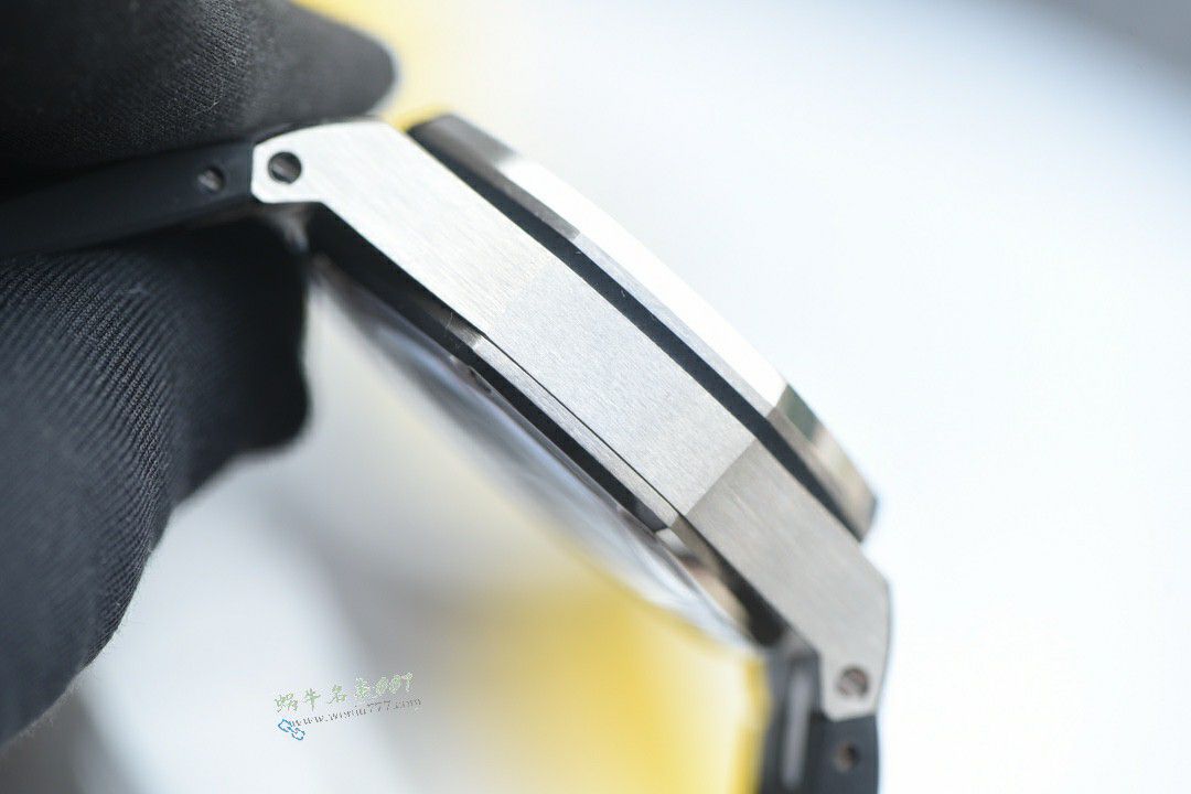 Duck爱彼皇家橡树离岸型最好高仿女表26231OR.ZZ.D003CA.01腕表 / AP302