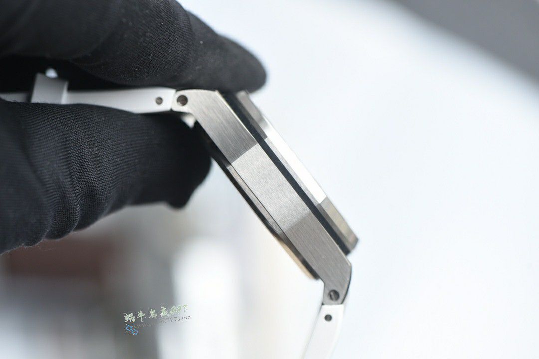 Duck爱彼皇家橡树离岸型最好高仿女表26231OR.ZZ.D003CA.01腕表 / AP302