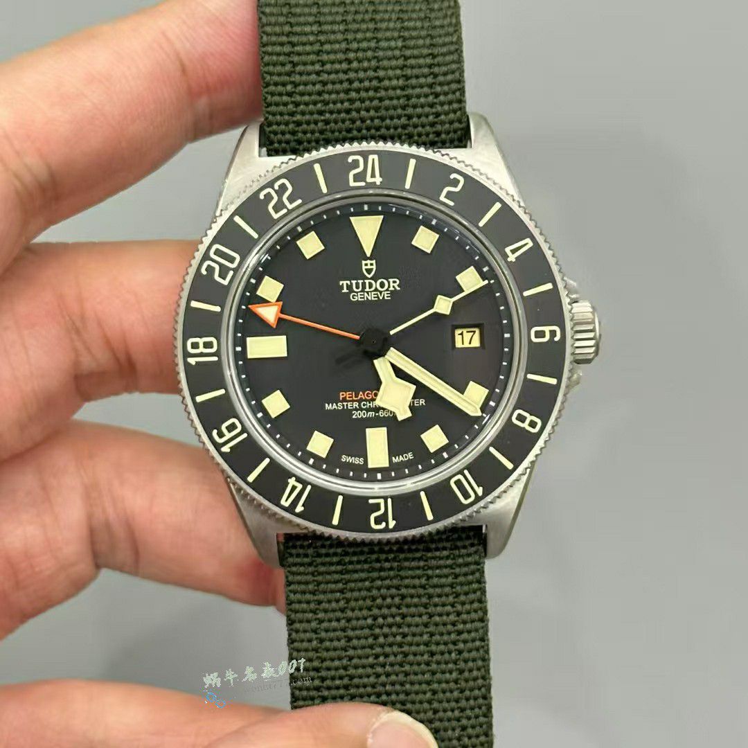 M+帝舵领潜型系列最好复刻手表网站M2542G247NU-0002腕表 / DT088