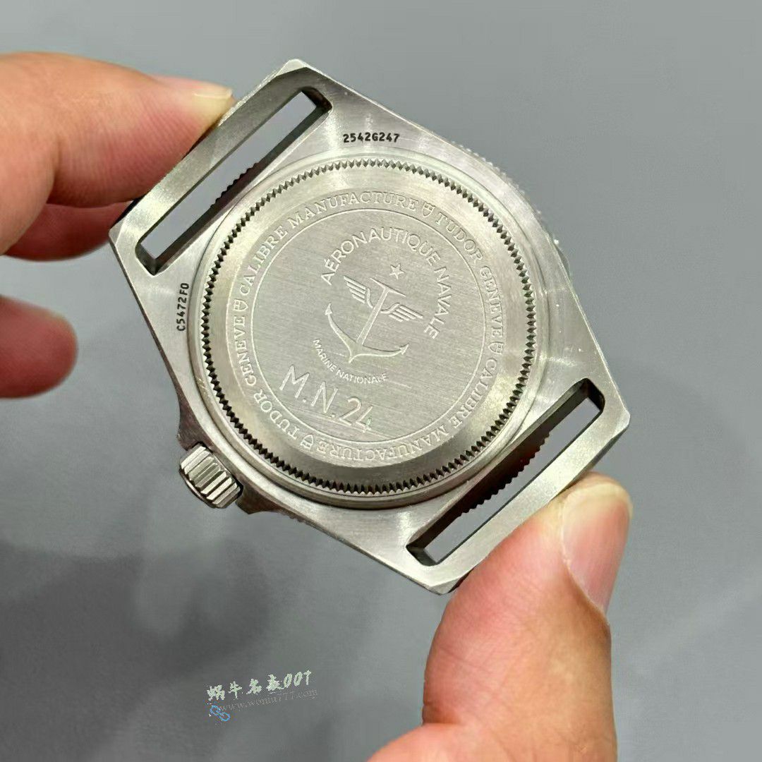 M+帝舵领潜型系列最好复刻手表网站M2542G247NU-0002腕表 / DT088