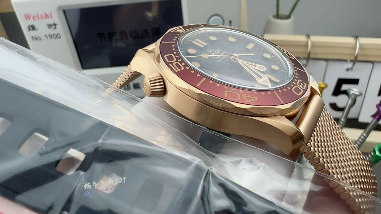 VS欧米茄007海马300青铜金无暇赴死复刻手表210.90.42.20.01.003腕表 / VS828