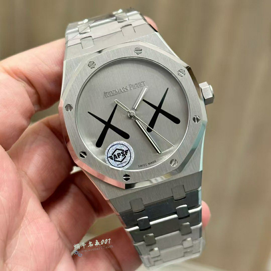 APS厂 爱彼Audemars Piguet联名kaws 的新品15500 / AP315
