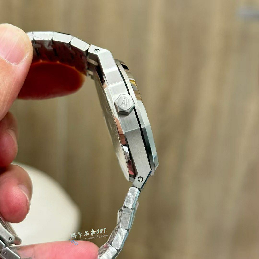 APS厂 爱彼Audemars Piguet联名kaws 的新品15500 / AP315