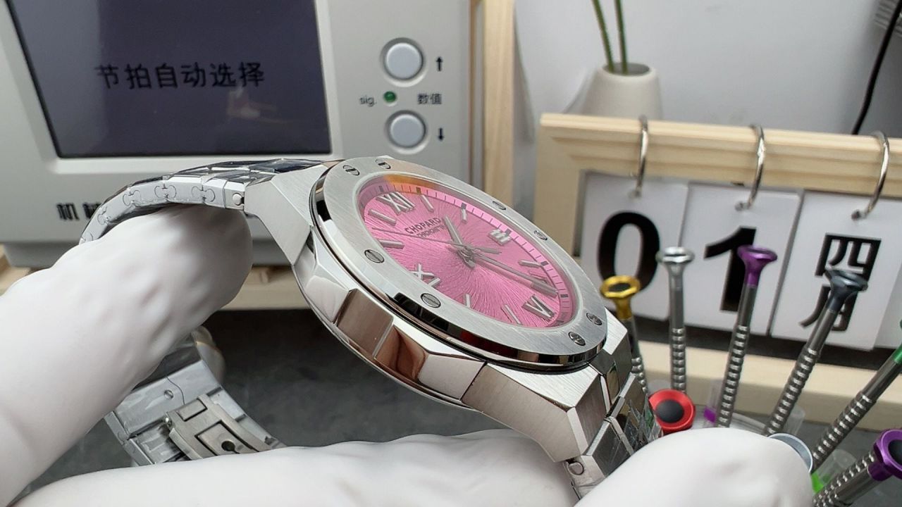 GH萧邦雪山傲翼系列粉盘日历款腕表 / XB089