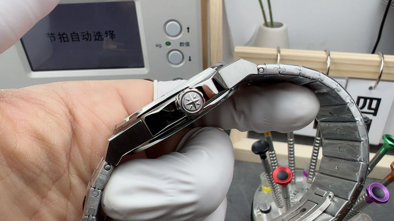 GH萧邦雪山傲翼系列粉盘日历款腕表 / XB089