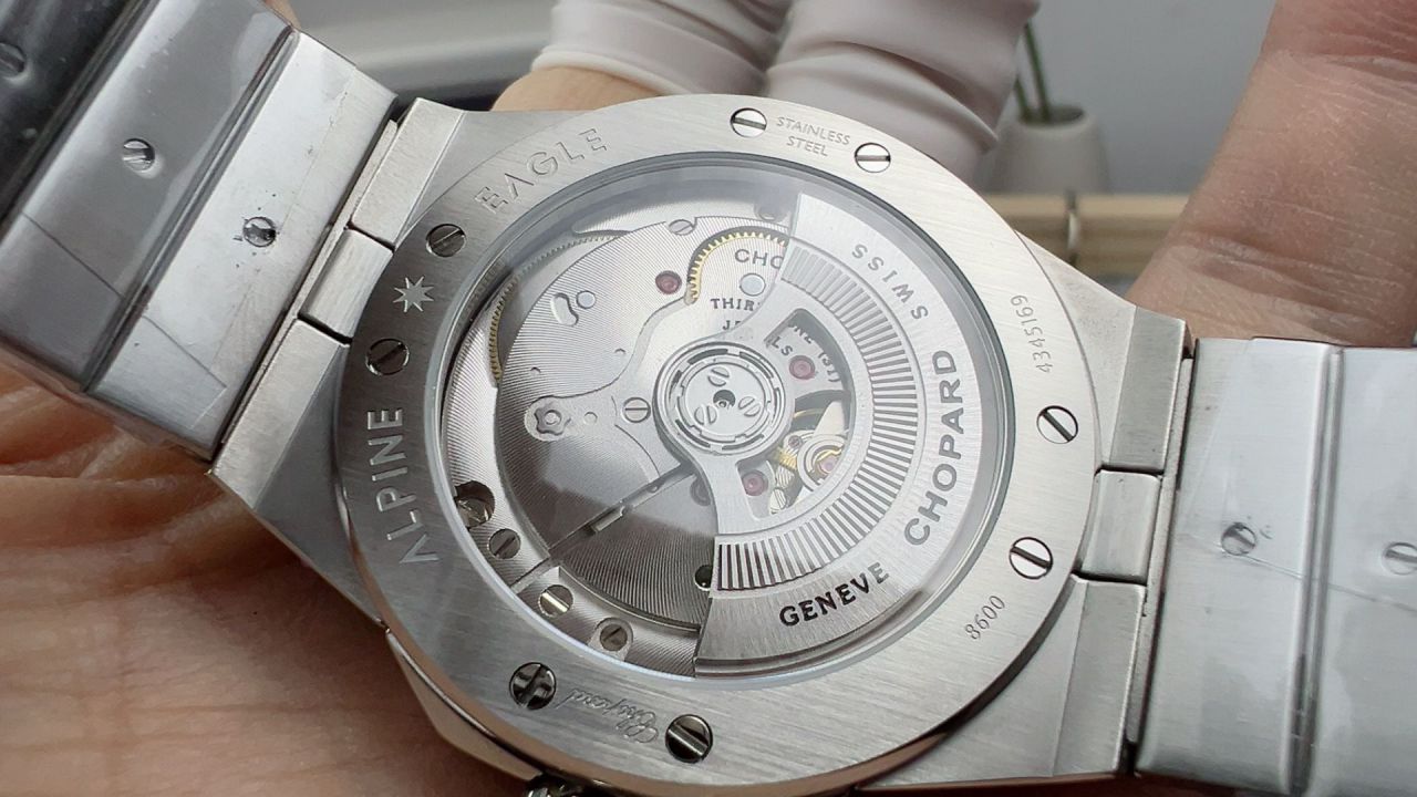 GH萧邦雪山傲翼系列粉盘日历款腕表 / XB089