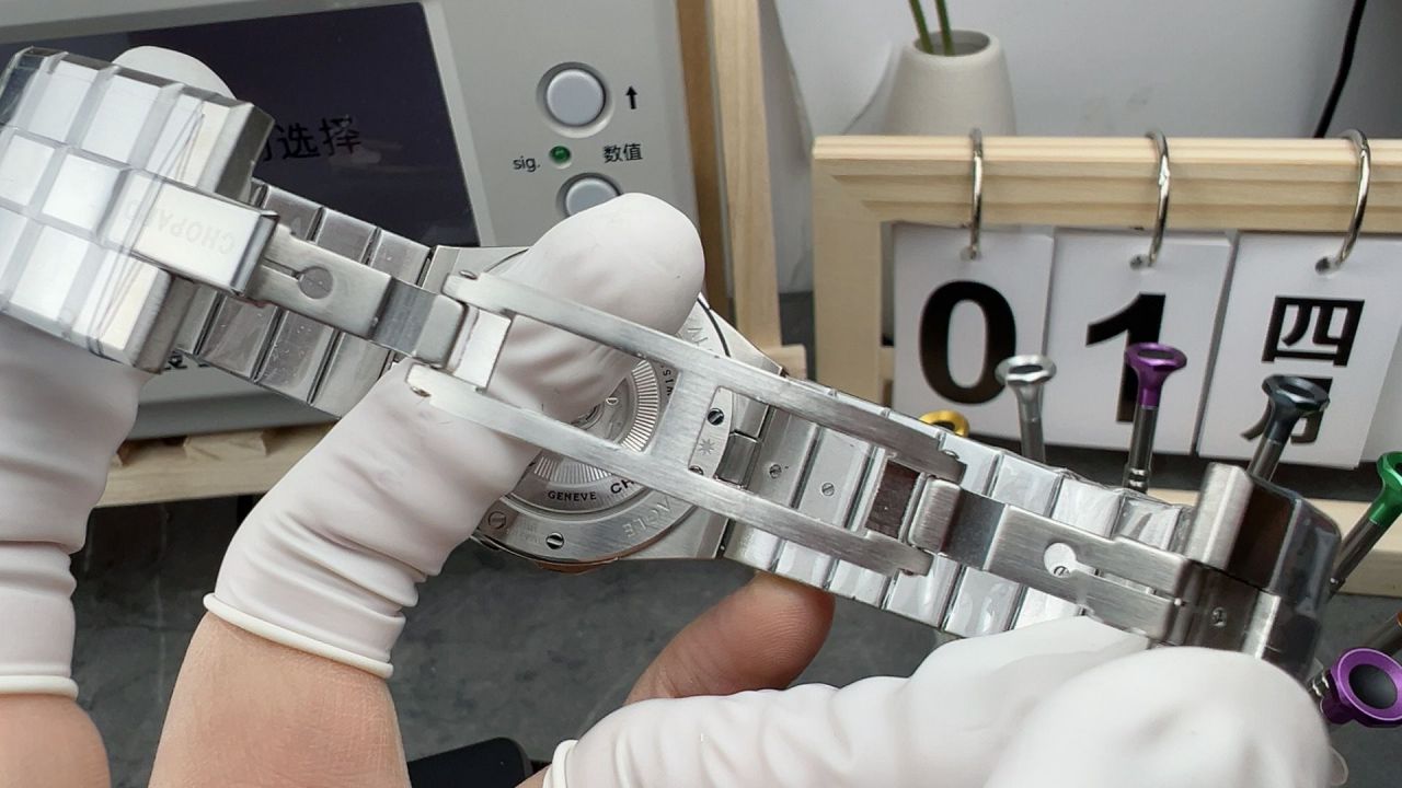 GH萧邦雪山傲翼系列粉盘日历款腕表 / XB089