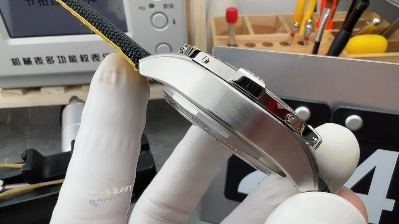 BLS百年灵复仇者复刻手表AB01821A1B1X2腕表 / BL216