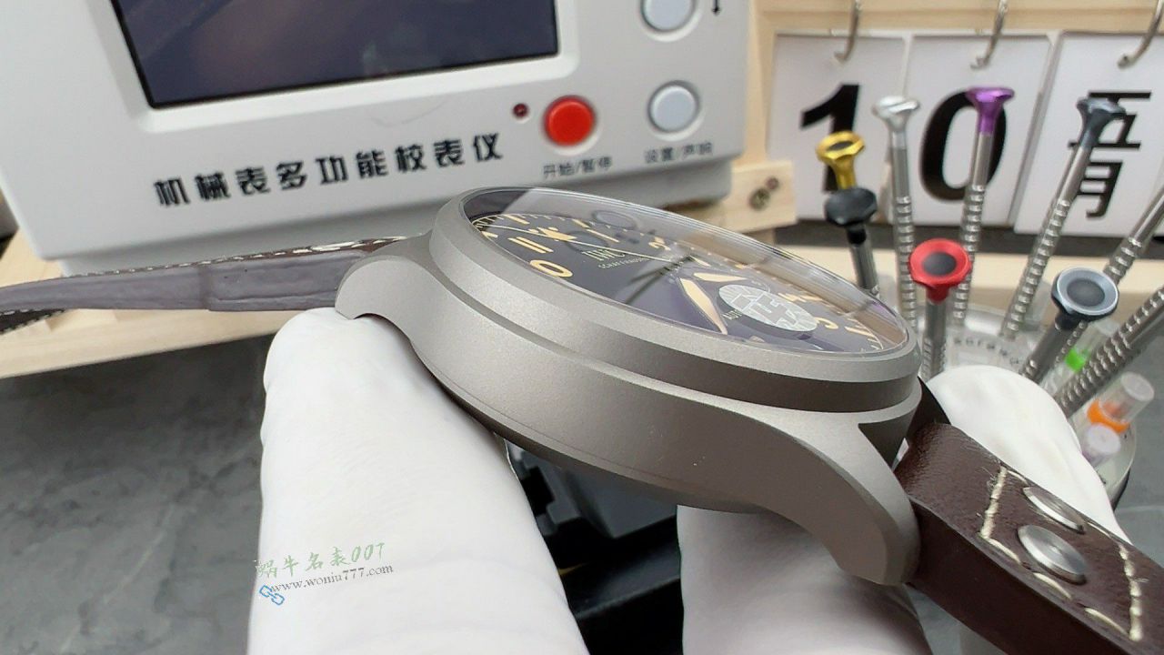 zf万国大型飞行员钛壳腕表 / WG661