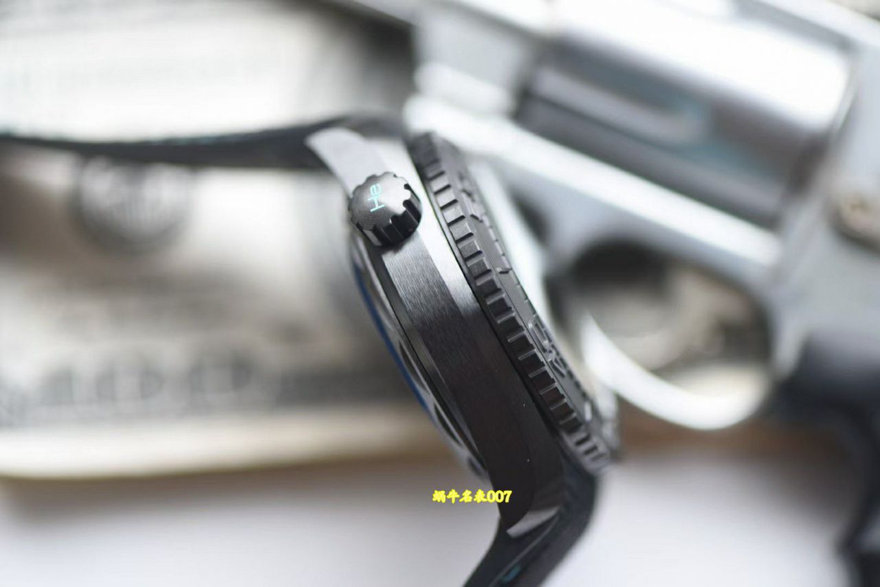 视频评测VS厂欧米茄海马世界时600米215.92.46.22.01.006和215.92.46.22.01.007腕表 / R836