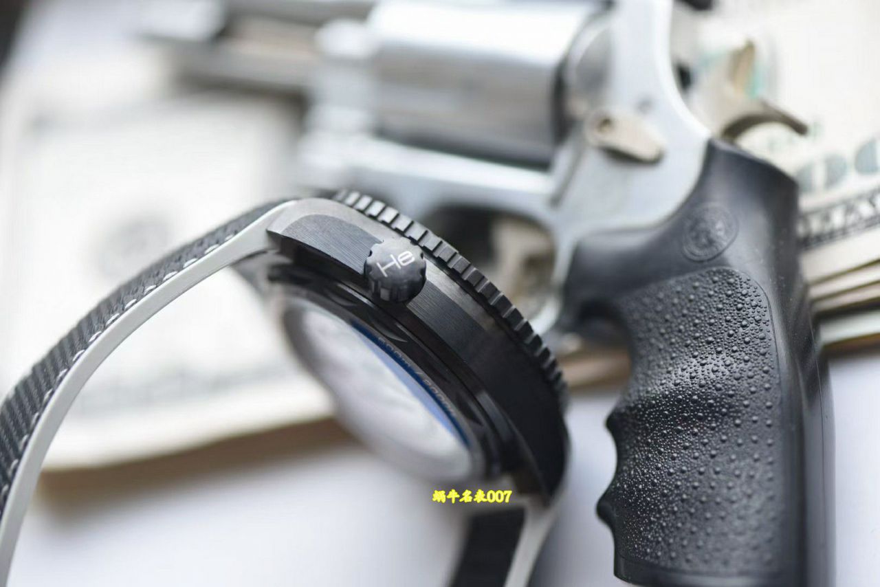 VS欧米茄海马海洋宇宙600米世界时系列215.92.46.22.01.007腕表 / VS835